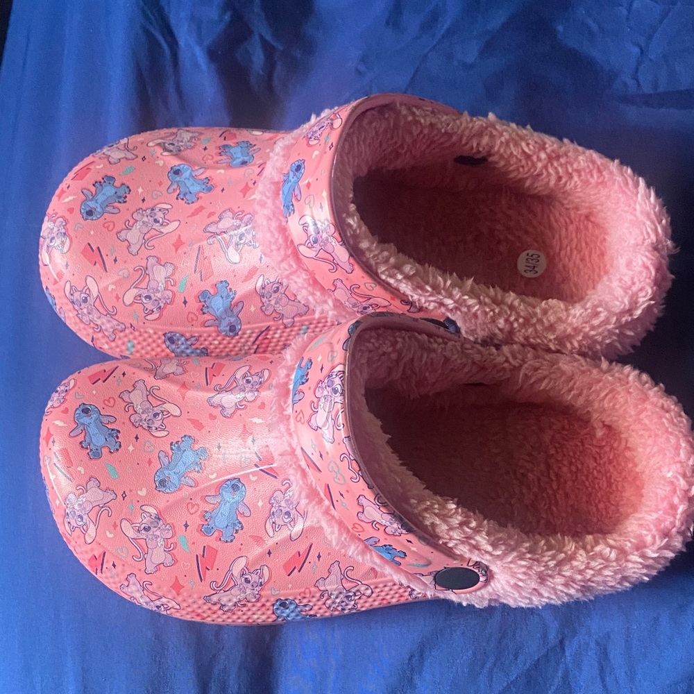 Adorable Pink lilo & stitch Kids Slippers new never worn